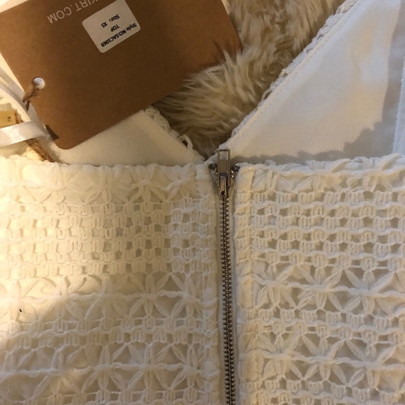 Pom Top - Picture 2 of 3